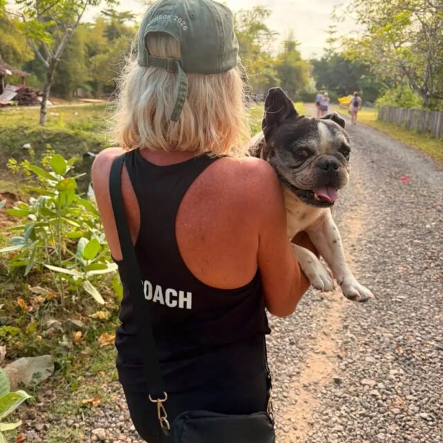 Training with Montě, deadman carries.....

#heisalump
#whywalk
#carriesdbythecoach
#saltywalks
#backfromthebeach