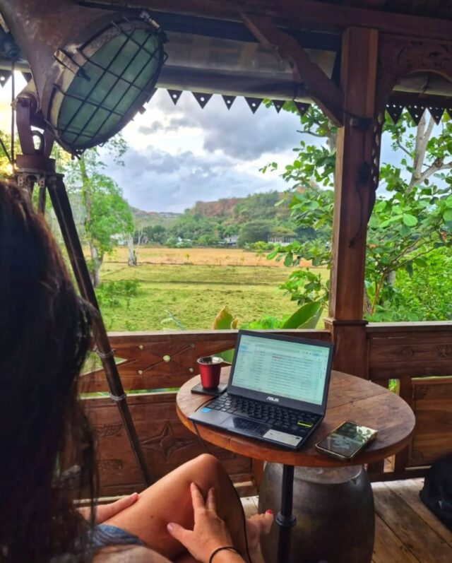 Recent Salty Guest office📍 @ House 1968 - Sunrise Deck 🌞🌤.....staysalty

#gettinitdone
#coffeeees
#work
#relax
#rosě
iykyk