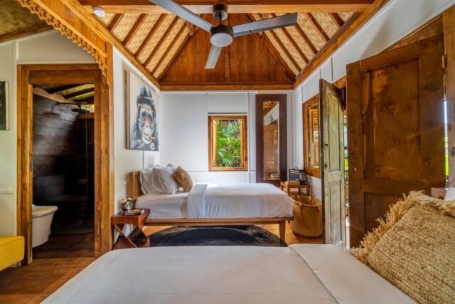 Twinning, this is the house for you. Mum and Daughter, Dad and Son, married couples that don't get along. We got you covered.

#saltydreams
#softbeds
#pillowmenu